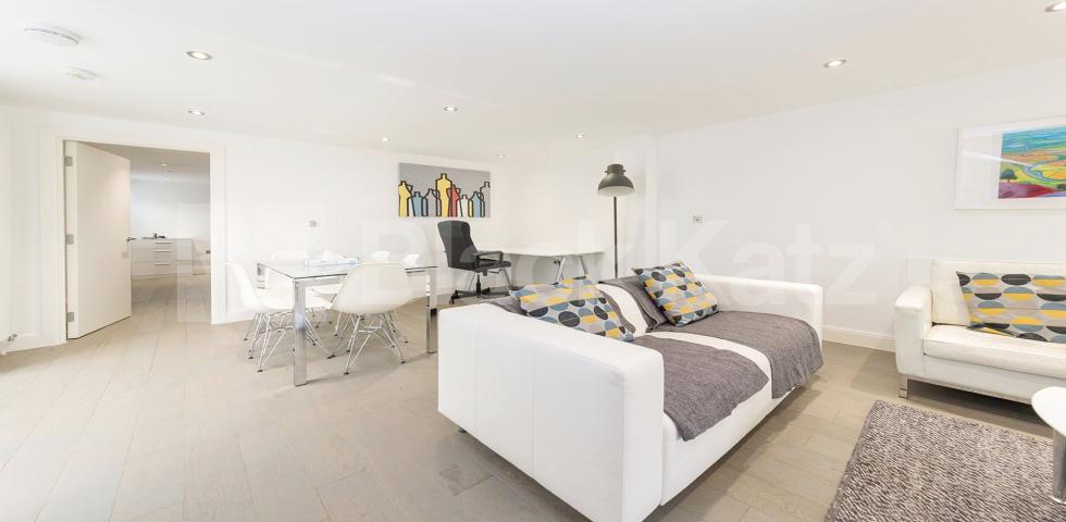 Modern and Central Apartment Newburgh Road, Acton